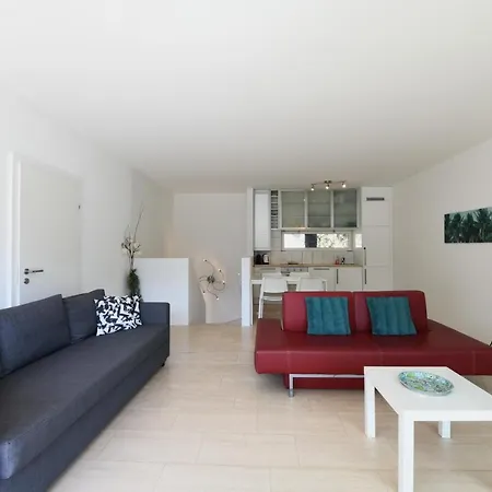 The Minimal House & *